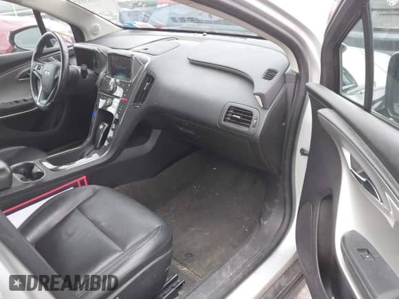 2015 Chevrolet Volt z VIN 1G1RD6E4XFU121347, wystawiony jako IAAI lot #43013332 z przebiegiem 98 340 mil mil oraz . Historia ofert i sprzedaży dostępna na DreamBid. Obrazek 5.