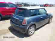 2009 MINI Hardtop with VIN WMWMF33509TW78295, listed as a IAAI auction lot 42293731 with 105,109 mi miles and . Bid and sale history available at DreamBid. Image 4.