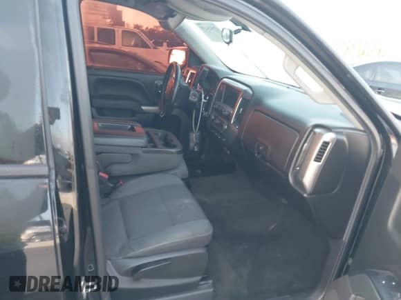 2018 Chevrolet Silverado 1500 LT z VIN 3GCPCREC5JG386053, wystawiony jako IAAI lot #43505435 z przebiegiem 131 243 mil mil oraz . Historia ofert i sprzedaży dostępna na DreamBid. Obrazek 5.