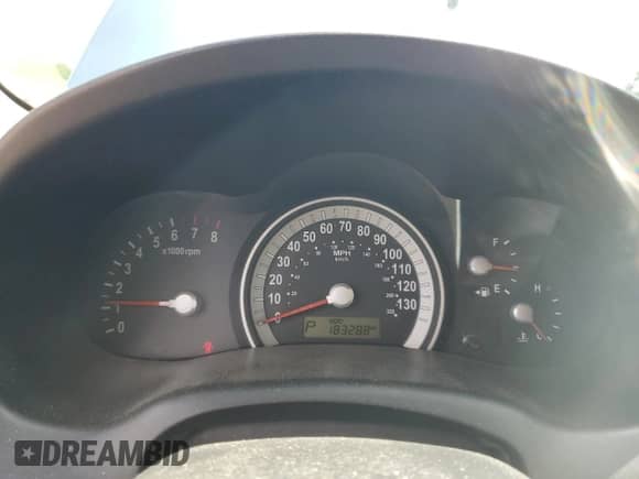 2008 Hyundai Entourage GLS z VIN KNDMC233686053031, wystawiony jako Copart lot #58337575 z przebiegiem 183 288 mil mil oraz Szkoda całkowita • Salvage title. Historia ofert i sprzedaży dostępna na DreamBid. Obrazek 9.