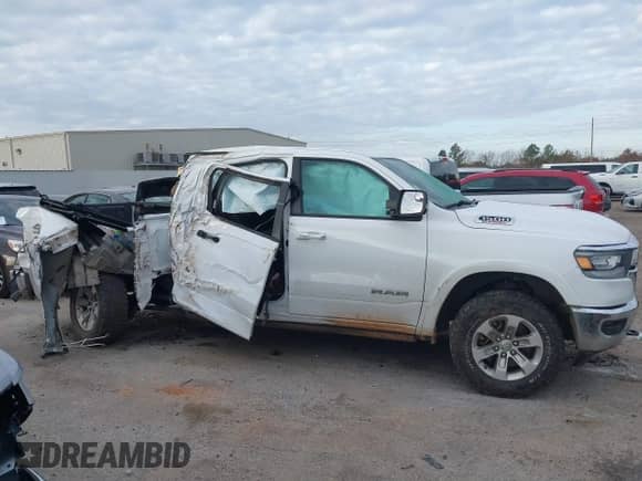 2021 Ram 1500 Laramie z VIN 1C6SRFJMXMN705990, wystawiony jako IAAI lot #41155618 z przebiegiem 89 518 mil mil oraz . Historia ofert i sprzedaży dostępna na DreamBid. Obrazek 14.