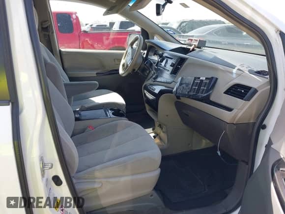 2014 Toyota Sienna LE z VIN 5TDJK3DC5ES081232, wystawiony jako IAAI lot #41789629 z przebiegiem 397 033 mil mil oraz . Historia ofert i sprzedaży dostępna na DreamBid. Obrazek 5.