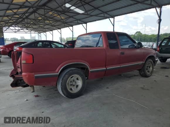 1995 Chevrolet S-10 LS с VIN 1GCCS19Z3S8215696, выставлен на аукционе Copart как лот 62581905 с пробегом 239 826 миль миль и Списание • Salvage title. История ставок и продаж доступна на DreamBid. Изображение 3.