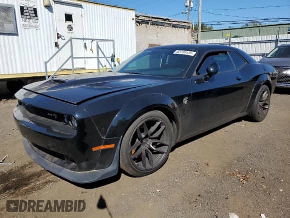 2018 Dodge Challenger SRT Hellcat with VIN 2C3CDZC90JH138221, listed as a Copart auction lot 62738125 with 28,756 mi miles and Salvage title. Bid and sale history available at DreamBid. Image 1.