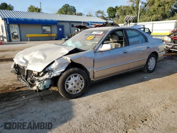 1997 Honda Accord Value с VIN 1HGCD5684VA168495, выставлен на аукционе Copart как лот 71716984 с пробегом 202 854 миль миль и Списание • Salvage title. История ставок и продаж доступна на DreamBid. Изображение 1.