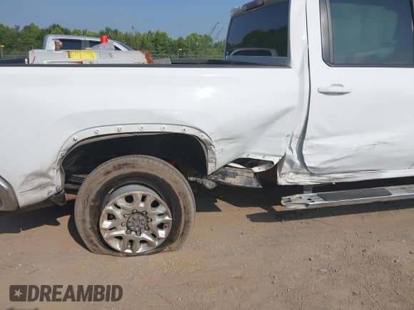 2023 Chevrolet Silverado 2500HD LT z VIN 1GC1YNEYXPF217832, wystawiony jako IAAI lot #42568717 z przebiegiem 62 573 mil mil oraz . Historia ofert i sprzedaży dostępna na DreamBid. Obrazek 6.