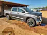 2019 Toyota Tundra SR5 z VIN 5TFDY5F17KX829794, wystawiony jako Copart lot #84606575 z przebiegiem 125 987 mil mil oraz Szkoda całkowita • Salvage title. Historia ofert i sprzedaży dostępna na DreamBid. Obrazek 4.