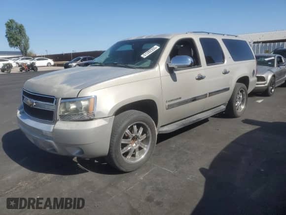 2007 Chevrolet Suburban LS с VIN 1GNFC16007J321532, выставлен на аукционе Copart как лот 61282355 с пробегом 237 313 миль миль и Чистый • Clean title. История ставок и продаж доступна на DreamBid. Изображение 1.