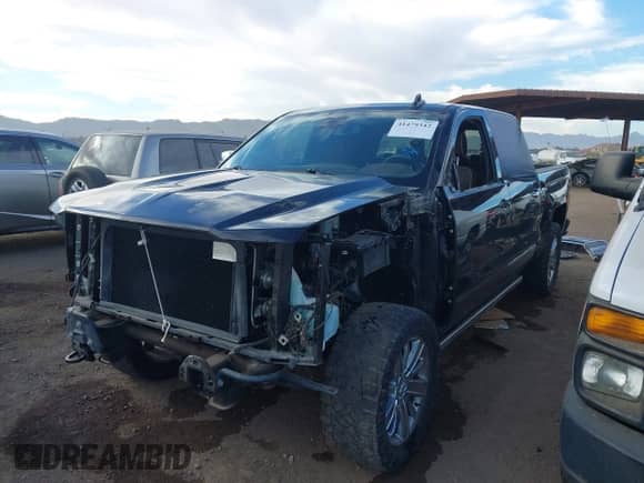 2017 Chevrolet Silverado 1500 High Country z VIN 3GCUKTEC1HG374947, wystawiony jako IAAI lot #41479342 z przebiegiem 115 434 mil mil oraz . Historia ofert i sprzedaży dostępna na DreamBid. Obrazek 18.
