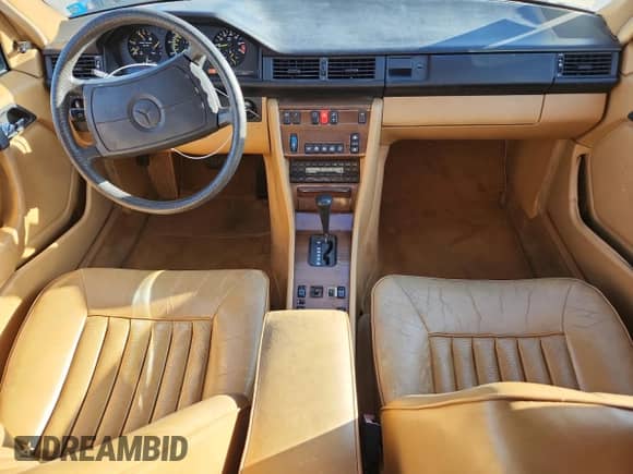 1987 Mercedes-Benz 300 E z VIN WDBEA30D6HA563520, wystawiony jako Copart lot #80399675 z przebiegiem 128 063 mil mil oraz Czysty tytuł • Clean title. Historia ofert i sprzedaży dostępna na DreamBid. Obrazek 8.