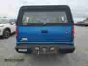 2000 Chevrolet S-10 LS z VIN 1GCDT19W0YK211205, wystawiony jako Copart lot #54510325 z przebiegiem 155 665 mil mil oraz Szkoda całkowita • Salvage title. Historia ofert i sprzedaży dostępna na DreamBid. Obrazek 6.