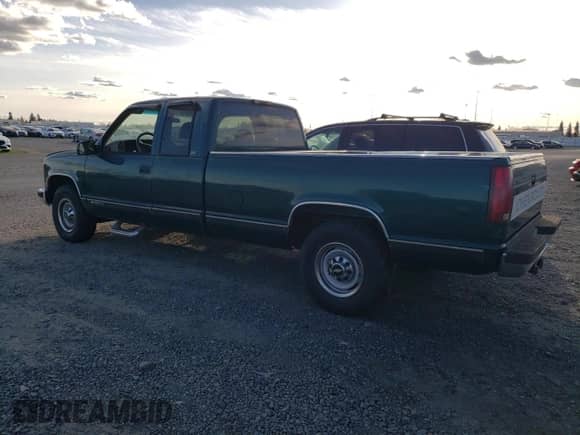 1996 Chevrolet Silverado 2500 z VIN 1GCGC29R5TE163186, wystawiony jako Copart lot #47443755 z przebiegiem 140 906 mil mil oraz Czysty tytuł • Clean title. Historia ofert i sprzedaży dostępna na DreamBid. Obrazek 2.