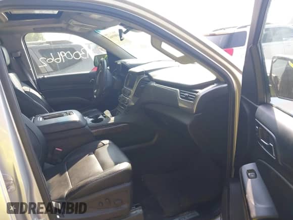 2016 Chevrolet Tahoe LT z VIN 1GNSKBKC6GR467393, wystawiony jako IAAI lot #43009662 z przebiegiem 61 545 mil mil oraz . Historia ofert i sprzedaży dostępna na DreamBid. Obrazek 5.