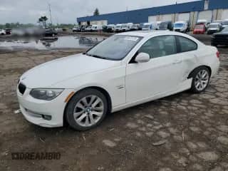 2011 BMW 3 Series 328i xDrive с VIN WBAKF3C55BE567355, выставлен на аукционе Copart как лот 58473125 с пробегом 126 512 миль миль и Чистый • Clean title. История ставок и продаж доступна на DreamBid. Изображение 1.