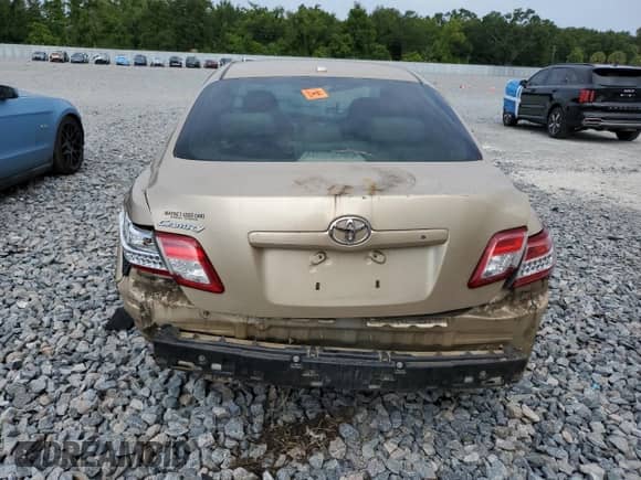 2011 Toyota Camry LE z VIN 4T1BF3EK4BU719780, wystawiony jako Copart lot #66143165 z przebiegiem 102 886 mil mil oraz Nie do naprawy • Non repairable. Historia ofert i sprzedaży dostępna na DreamBid. Obrazek 6.