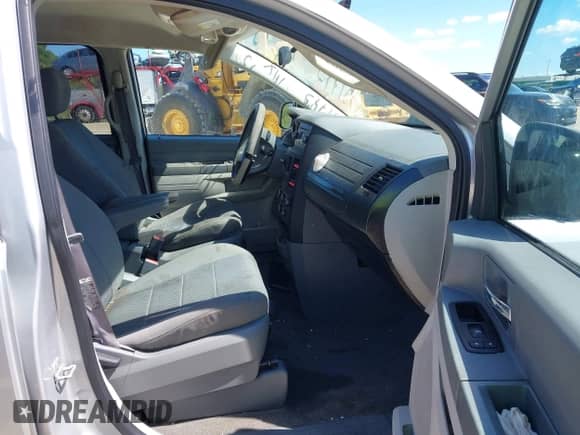 2008 Dodge Grand Caravan SE with VIN 2D8HN44H38R749745, listed as a IAAI auction lot 43359793 with 245,074 mi miles and . Bid and sale history available at DreamBid. Image 5.