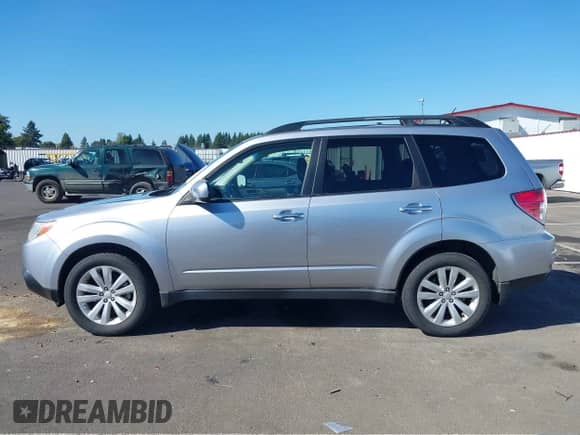 2013 Subaru Forester X Limited с VIN JF2SHAEC0DH417783, выставлен на аукционе IAAI как лот 43271185 с пробегом 106 164 миль миль и . История ставок и продаж доступна на DreamBid. Изображение 14.