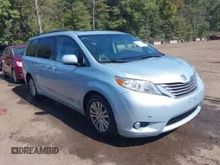 2015 Toyota Sienna XLE with VIN 5TDYK3DC6FS625415, listed as a IAAI auction lot 43370554 with 117,556 mi miles and . Bid and sale history available at DreamBid. Image 1.