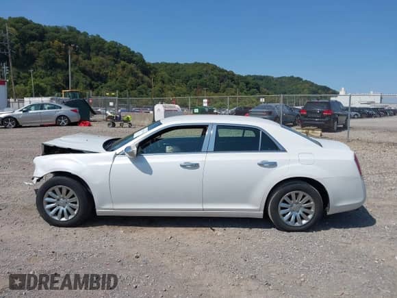 2013 Chrysler 300 with VIN 2C3CCAAG9DH611141, listed as a IAAI auction lot 43187436 with 40,126 mi miles and . Bid and sale history available at DreamBid. Image 13.