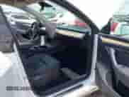 2023 Tesla Model Y Long Range с VIN 7SAYGDEE2PA032311, выставлен на аукционе IAAI как лот 42720695 с пробегом 20 640 миль миль и . История ставок и продаж доступна на DreamBid. Изображение 5.