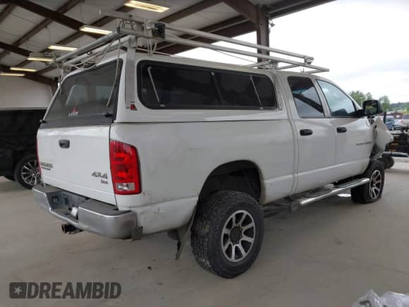 2003 Dodge 2500 ST z VIN 3D7KU28643G724099, wystawiony jako IAAI lot #42228282 z przebiegiem 282 364 mil mil oraz . Historia ofert i sprzedaży dostępna na DreamBid. Obrazek 4.