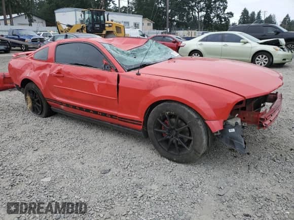 2005 Ford Mustang Deluxe z VIN 1ZVFT80N455214248, wystawiony jako Copart lot #86655245 z przebiegiem 98 540 mil mil oraz Szkoda całkowita • Salvage title. Historia ofert i sprzedaży dostępna na DreamBid. Obrazek 4.