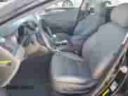 2015 Hyundai Sonata с VIN KMHEC4A40FA129716, выставлен на аукционе Copart как лот 84451885 с пробегом 87 255 миль миль и Списание • Salvage title. История ставок и продаж доступна на DreamBid. Изображение 7.