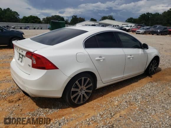 2015 Volvo S60 T5 Drive-E Platinum с VIN YV140MFM0F2355504, выставлен на аукционе Copart как лот 60310125 с пробегом 93 375 миль миль и Списание • Salvage title. История ставок и продаж доступна на DreamBid. Изображение 3.