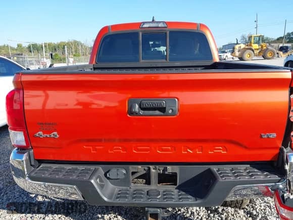 2017 Toyota Tacoma SR5 с VIN 3TMCZ5AN2HM095437, выставлен на аукционе IAAI как лот 43326515 с пробегом 147 431 миль миль и . История ставок и продаж доступна на DreamBid. Изображение 16.
