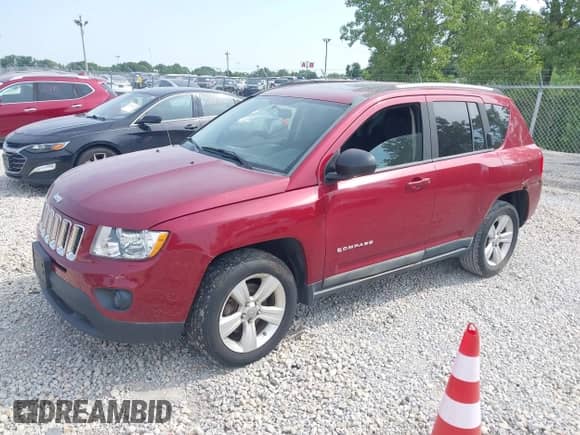 2011 Jeep Compass с VIN 1J4NT1FAXBD139061, выставлен на аукционе IAAI как лот 42938674 с пробегом 127 539 миль миль и . История ставок и продаж доступна на DreamBid. Изображение 2.