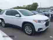 2021 Chevrolet Traverse LT z VIN 1GNERHKW4MJ233642, wystawiony jako IAAI lot #43240454 z przebiegiem 55 052 mil mil oraz . Historia ofert i sprzedaży dostępna na DreamBid. Obrazek 13.