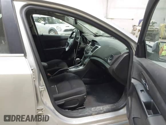 2014 Chevrolet Cruze 1LT с VIN 1G1PC5SB8E7389284, выставлен на аукционе IAAI как лот 43298401 с пробегом 137 023 миль миль и . История ставок и продаж доступна на DreamBid. Изображение 5.