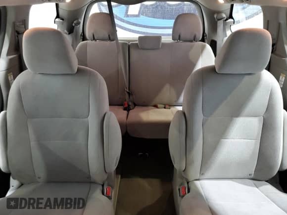 2016 Toyota Sienna L z VIN 5TDZK3DC1GS734354, wystawiony jako Copart lot #83765895 z przebiegiem 64 471 mil mil oraz Czysty tytuł • Clean title. Historia ofert i sprzedaży dostępna na DreamBid. Obrazek 10.