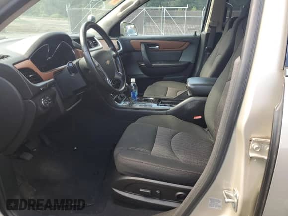 2015 Chevrolet Traverse LT с VIN 1GNKRHKDXFJ221144, выставлен на аукционе Copart как лот 81505445 с пробегом 67 643 миль миль и Списание • Salvage title. История ставок и продаж доступна на DreamBid. Изображение 7.