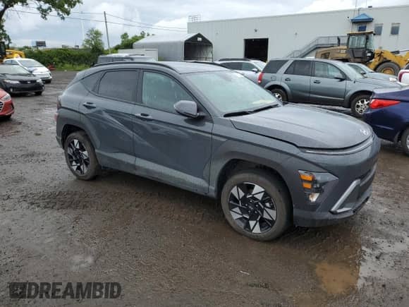 2024 Hyundai Kona SEL с VIN KM8HBCAB0RU124639, выставлен на аукционе Copart как лот 67995734 с пробегом 7 397 миль миль и На запчасти • Non repairable. История ставок и продаж доступна на DreamBid. Изображение 4.