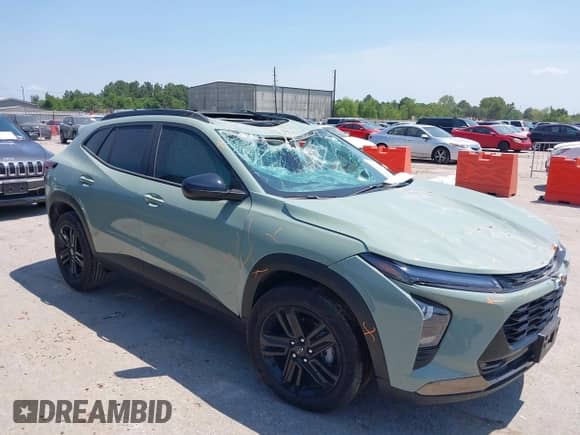 2024 Chevrolet Trax ACTIV z VIN KL77LKE28RC209975, wystawiony jako IAAI lot #40154197 z przebiegiem Nie podano mil oraz . Historia ofert i sprzedaży dostępna na DreamBid. Obrazek 1.