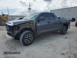 2019 Toyota Tundra SR5 с VIN 5TFUW5F16KX798544, выставлен на аукционе Copart как лот 58475485 с пробегом 36 854 миль миль и Списание • Salvage title. История ставок и продаж доступна на DreamBid. Изображение 1.