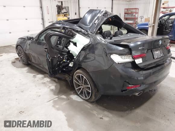 2022 BMW 3 Series 330i xDrive z VIN 3MW5R7J05N8C54882, wystawiony jako IAAI lot #43129155 z przebiegiem Nie podano mil oraz . Historia ofert i sprzedaży dostępna na DreamBid. Obrazek 3.