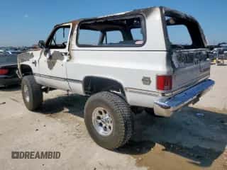 1982 Chevrolet Blazer K10 Utility HT z VIN 1G8EK18H7CF116713, wystawiony jako Copart lot #54121765 z przebiegiem Nie podano mil oraz Szkoda całkowita • Salvage title. Historia ofert i sprzedaży dostępna na DreamBid. Obrazek 2.