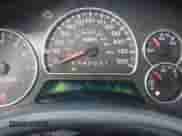 2003 Chevrolet TrailBlazer LTZ z VIN 1GNDT13S832107938, wystawiony jako IAAI lot #42208232 z przebiegiem 234 130 mil mil oraz . Historia ofert i sprzedaży dostępna na DreamBid. Obrazek 7.