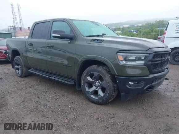 2021 Ram 1500 Lone Star z VIN 1C6SRFFT6MN695393, wystawiony jako IAAI lot #42344282 z przebiegiem 12 796 mil mil oraz . Historia ofert i sprzedaży dostępna na DreamBid. Obrazek 1.