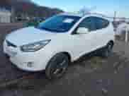 2014 Hyundai Tucson Walking Dead Edition z VIN KM8JUCAG6EU876024, wystawiony jako IAAI lot #41526297 z przebiegiem 213 196 mil mil oraz . Historia ofert i sprzedaży dostępna na DreamBid. Obrazek 2.