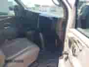 2008 Chevrolet City Express Cargo z VIN 1GCGG25KX81133998, wystawiony jako IAAI lot #42540888 z przebiegiem 233 403 mil mil oraz . Historia ofert i sprzedaży dostępna na DreamBid. Obrazek 5.