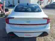 2021 Hyundai Sonata SEL z VIN 5NPEF4JA1MH094577, wystawiony jako IAAI lot #43380708 z przebiegiem 71 516 mil mil oraz . Historia ofert i sprzedaży dostępna na DreamBid. Obrazek 17.