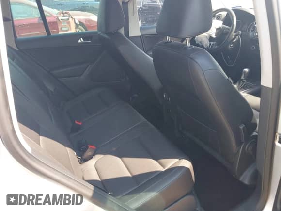 2012 Volkswagen Tiguan S с VIN WVGAV7AX4CW528633, выставлен на аукционе IAAI как лот 43269179 с пробегом 119 323 миль миль и . История ставок и продаж доступна на DreamBid. Изображение 8.