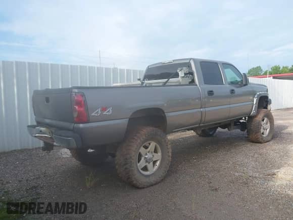 2006 Chevrolet Silverado 2500HD LT3 с VIN 1GCHK23D16F150339, выставлен на аукционе IAAI как лот 42880312 с пробегом 242 722 миль миль и . История ставок и продаж доступна на DreamBid. Изображение 4.