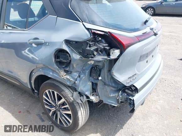 2024 Nissan Kicks SR с VIN 3N1CP5DV2RL502815, выставлен на аукционе IAAI как лот 42052304 с пробегом 8 274 миль миль и . История ставок и продаж доступна на DreamBid. Изображение 6.
