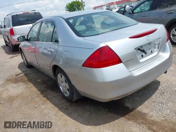 2007 Honda Accord LX с VIN 1HGCM55457A036511, выставлен на аукционе IAAI как лот 42160579 с пробегом 109 928 миль миль и . История ставок и продаж доступна на DreamBid. Изображение 3.