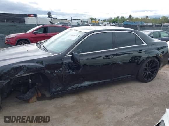 2013 Chrysler 300 S z VIN 2C3CCABG9DH551117, wystawiony jako IAAI lot #41976425 z przebiegiem 183 267 mil mil oraz . Historia ofert i sprzedaży dostępna na DreamBid. Obrazek 14.