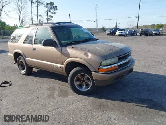 2002 Chevrolet Blazer LS с VIN 1GNCS18WX2K160391, выставлен на аукционе IAAI как лот 41731100 с пробегом 250 283 миль миль и . История ставок и продаж доступна на DreamBid. Изображение 1.